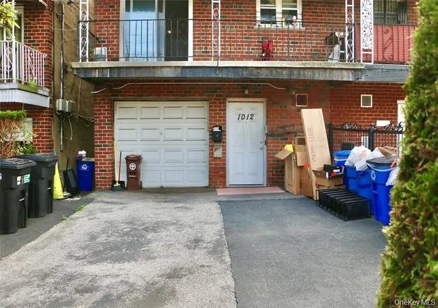 Photo 2 of Sale Pending at 1012 E 233rd St, Bronx, NY 10466 | MLS# 922621 | Listing updated on 2025-10-25