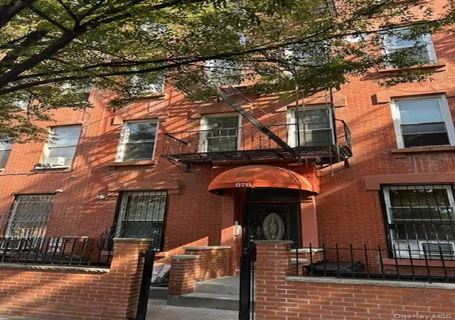 Photo 1 of Sale Pending at 575 Warren St #4R, Brooklyn, NY 11217 | MLS# 922771 | Listing updated on 2026-04-18