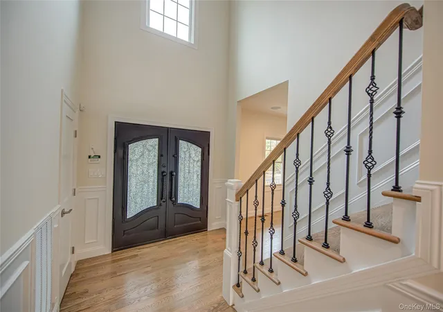Photo 3 of Sale Pending at 176 Southern Blvd, Smithtown, NY 11767 | MLS# 923022 | Listing updated on 2026-03-18
