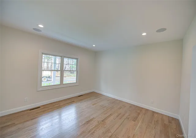 Photo 4 of Sale Pending at 176 Southern Blvd, Smithtown, NY 11767 | MLS# 923022 | Listing updated on 2026-03-18