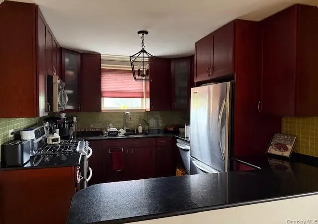Photo 2 of Condo for sale at 5700 Arlington Ave #4V, Bronx, NY 10471 | MLS# 923317 | Listing updated on 2025-10-12