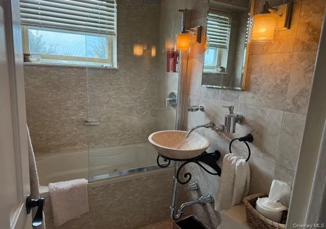 Photo 3 of Condo for sale at 5700 Arlington Ave #4V, Bronx, NY 10471 | MLS# 923317 | Listing updated on 2025-10-12