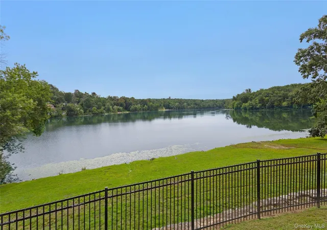 Homes for sale in Yorktown, NY | 17 Cromwell Pl #B, Yorktown, NY 10547 | MLS# 923596