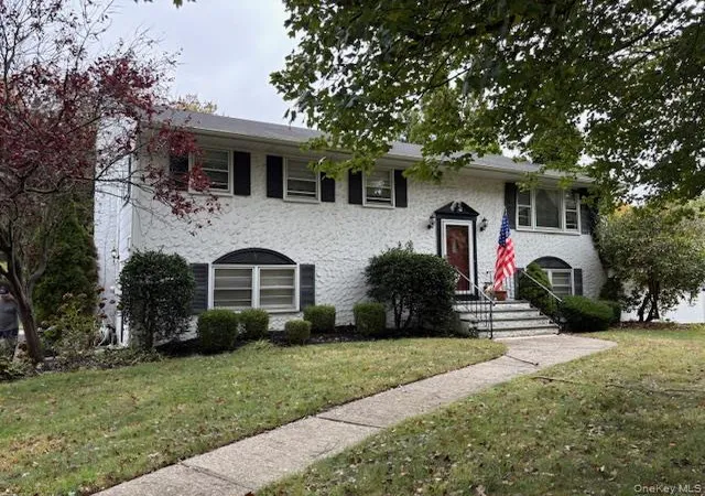 Photo 1 of Single family home for sale at 59 Edgewood Ave, Islip, NY 11769 | MLS# 924569 | Listing updated on 2026-10-03
