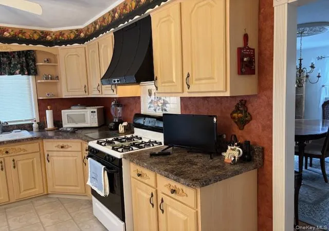 Photo 4 of Single family home for sale at 59 Edgewood Ave, Islip, NY 11769 | MLS# 924569 | Listing updated on 2026-10-03