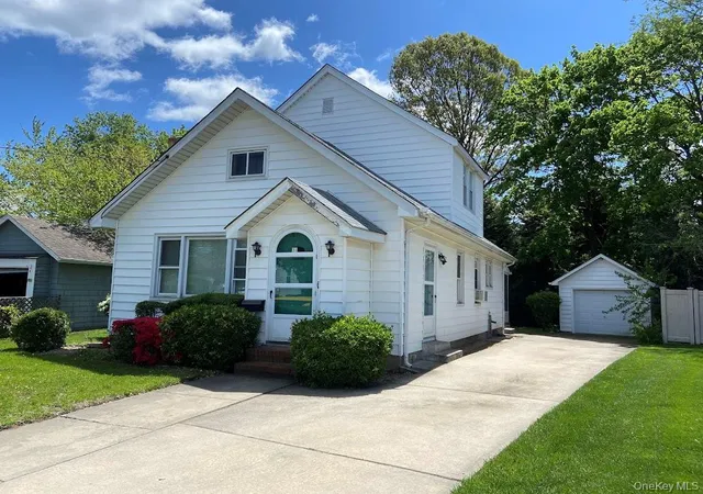 1st image of 39 Munson Pl, Hempstead, NY 11518 | MLS# 924749