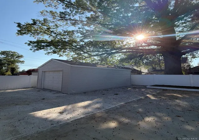 Photo 3 of Sale Pending at 113-40 198th, Saint Albans, NY 11412 | MLS# 924786 | Listing updated on 2026-04-30