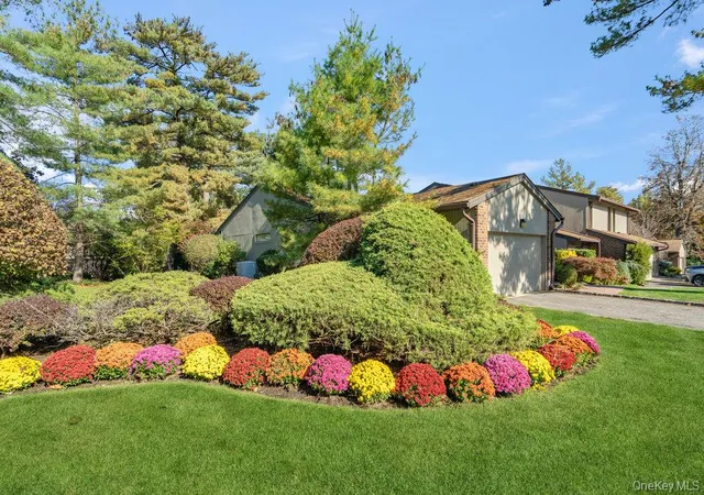 Condominium at 118 Estate Dr, Jericho, NY 11753 | MLS# 924792 | | Sold on 2025-12-15