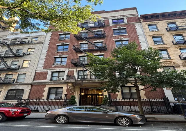 Homes for sale in New York, NY | 139 E 30th St #3D, New York, NY 10016 | MLS# 925010
