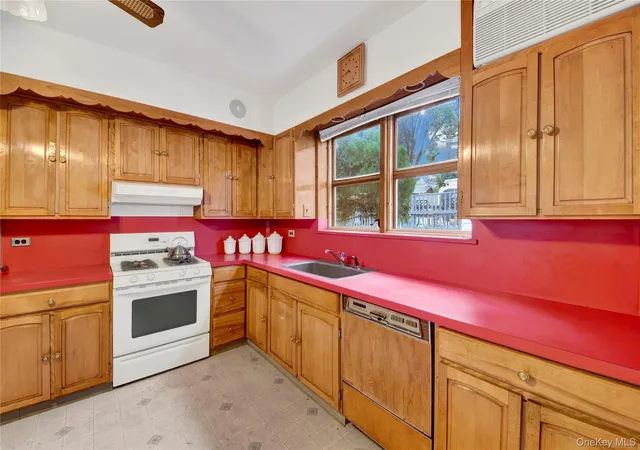 4th image of 242 E 237Th St, New York, NY 10470 | MLS# 925050