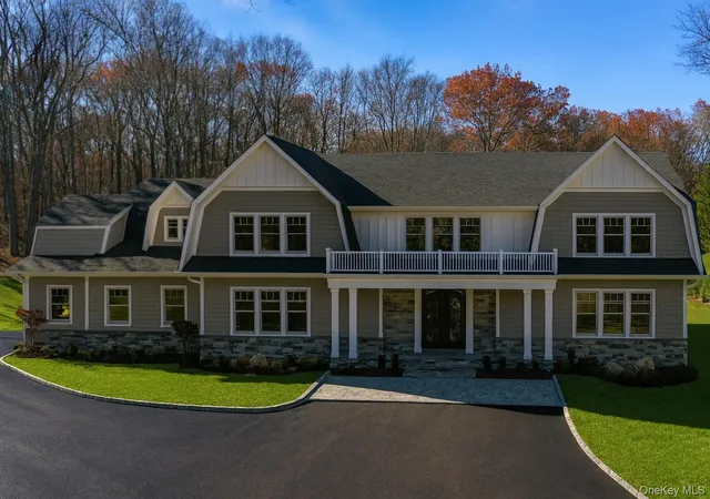 Single family home for sale at 541 Split Rock Rd, Syosset, NY 11791 | MLS# 925289 | Listing updated on 2026-04-02