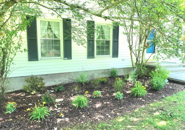 Photo 3 of Sale Pending at 15 Blue Jay Dr, Newburgh (town), NY 12550 | MLS# 925641 | Listing updated on 2026-09-05