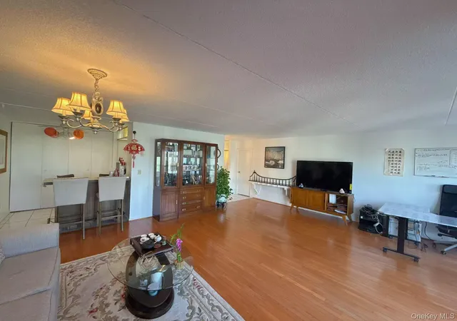 Photo 3 of Sale Pending at 100 High Point Dr #501, Hartsdale, NY 10530 | MLS# 926225 | Listing updated on 2026-03-23