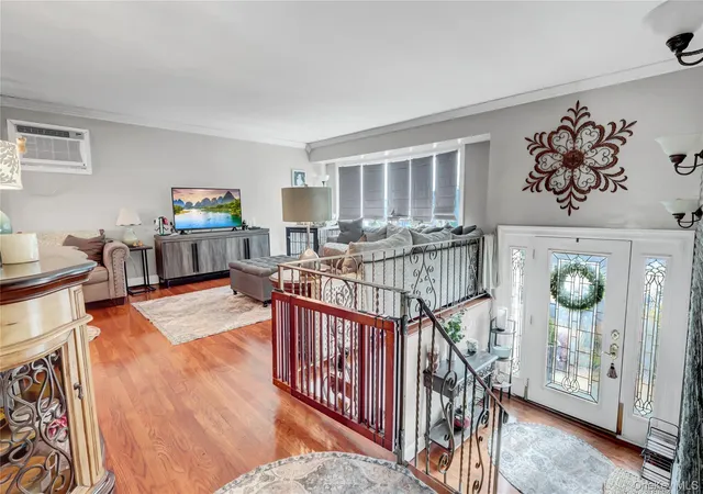3rd image of 2573 Harvard Ln, Hempstead, NY 11783 | MLS# 926529