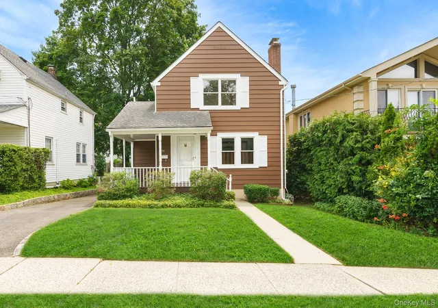 Photo 1 of Sale Pending at 72 Park Ave, North Hempstead, NY 11050 | MLS# 926791 | Listing updated on 2026-08-20