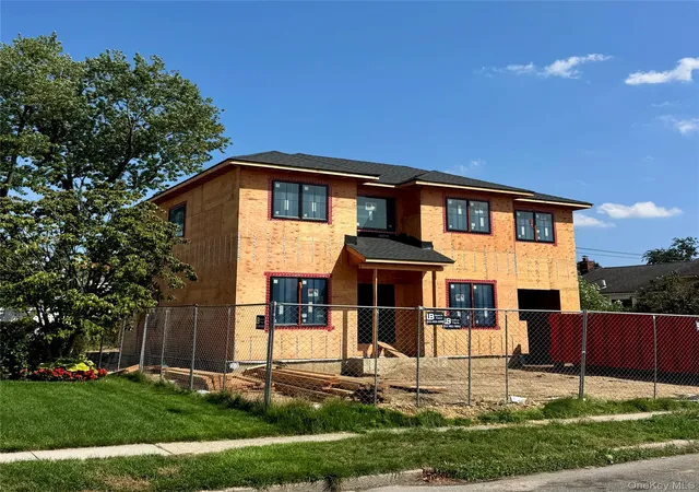 Photo 2 of Single family home for sale at 121 Dean St, Hicksville, NY 11801 | MLS# 927071 | Listing updated on 2026-09-04