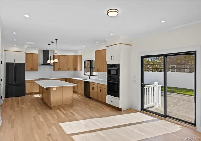 Photo 4 of Single family home for sale at 121 Dean St, Hicksville, NY 11801 | MLS# 927071 | Listing updated on 2026-09-04