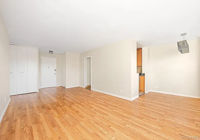 4th image of 555 Kappock St #12J, Bronx, NY 10463 | MLS# 927083