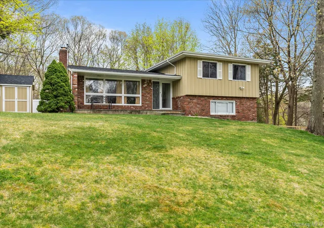 Single family home for sale at 6 George Ct, Miller Place, NY 11764 | MLS# 927171 | Listing updated on 2026-01-23