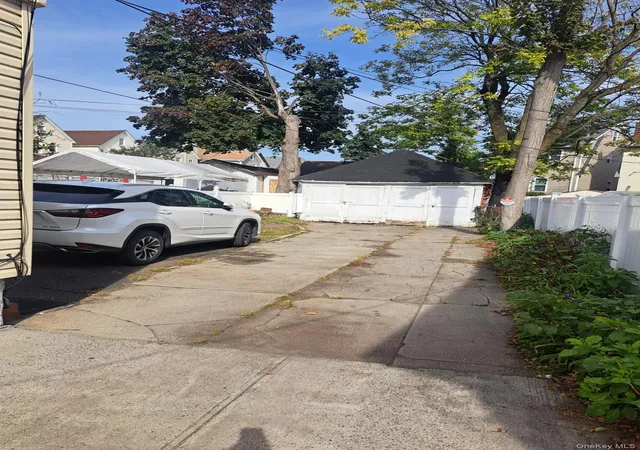 Photo 2 of Multi family home for sale at 107 15 Van Wyck Expy, Jamaica, NY 11435 | MLS# 927299 | Listing updated on 2025-10-23