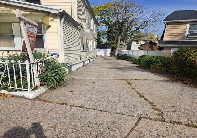 Photo 3 of Multi family home for sale at 107 15 Van Wyck Expy, Jamaica, NY 11435 | MLS# 927299 | Listing updated on 2025-10-23