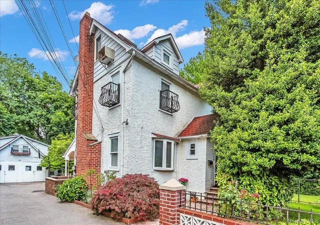 1st image of 21 Hayden Ave, North Hempstead, NY 11024 | MLS# 927591