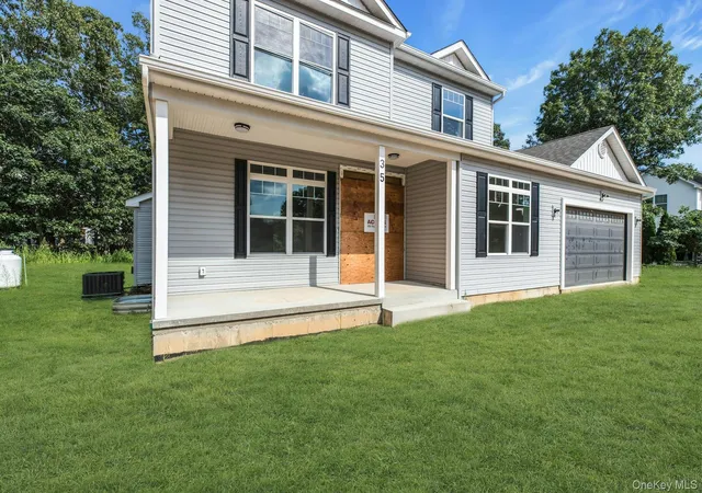 Photo 4 of Single family home for sale at 35 Evergreen Ave, Port Jefferson Station, NY 11776 | MLS# 927629 | Listing updated on 2026-09-25