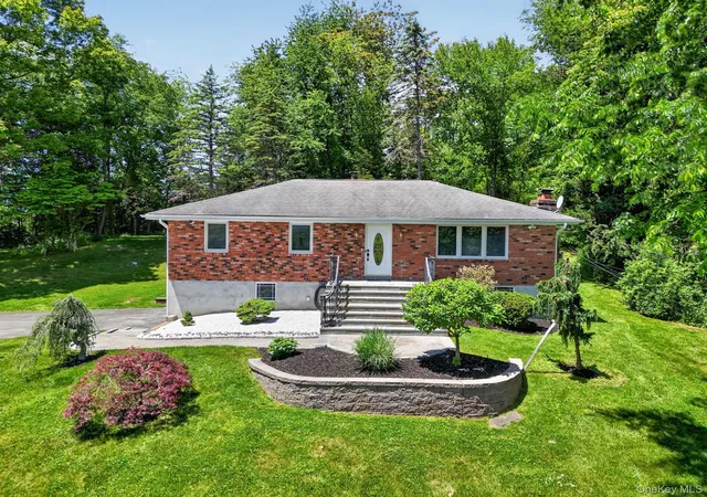 Homes for sale in East Fishkill, NY | 21 Crest Ct, East Fishkill, NY 12533 | MLS# 928144