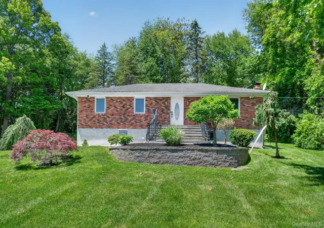 3rd image of 21 Crest Ct, East Fishkill, NY 12533 | MLS# 928144