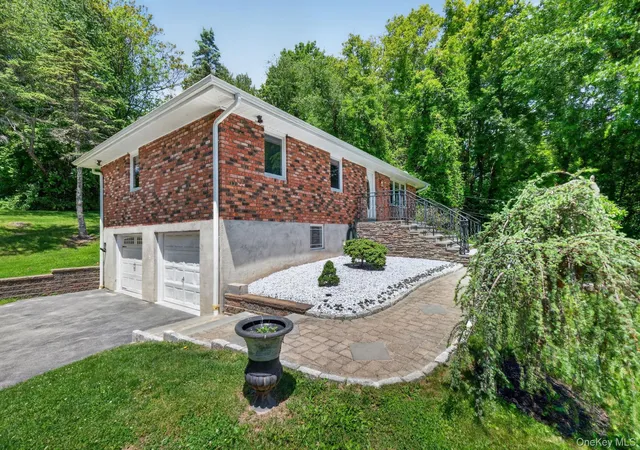 4th image of 21 Crest Ct, East Fishkill, NY 12533 | MLS# 928144