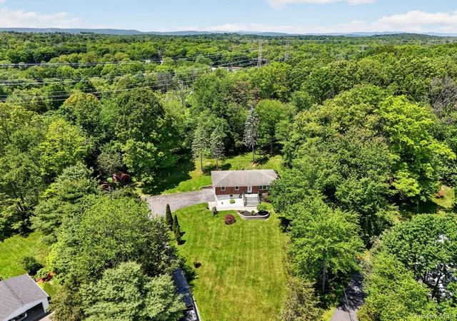 5th image of 21 Crest Ct, East Fishkill, NY 12533 | MLS# 928144