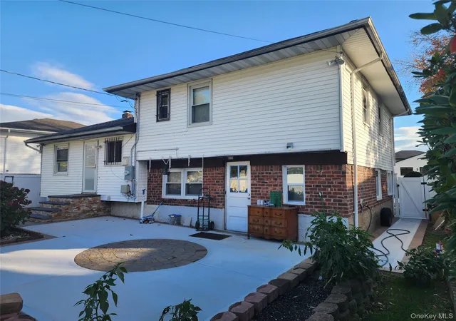 2nd image of 3 Nancy Pl, Oyster Bay, NY 11758 | MLS# 928173