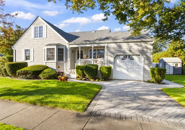 Photo 1 of Single family home for sale at 59 Linden Blvd, Oyster Bay, NY 11801 | MLS# 928610 | Listing updated on 2026-09-13