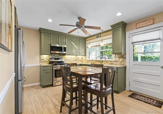 Photo 4 of Single family home for sale at 59 Linden Blvd, Oyster Bay, NY 11801 | MLS# 928610 | Listing updated on 2026-09-13