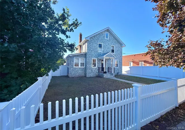 Photo 3 of Sale Pending at 14 Parsons Dr, Hempstead, NY 11550 | MLS# 928849 | Listing updated on 2026-02-07