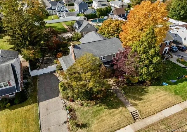 Photo 3 of Sale Pending at 331 Mineola Blvd, Mineola, NY 11501 | MLS# 928924 | Listing updated on 2026-06-11