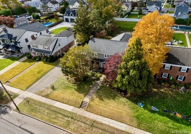 Photo 4 of Sale Pending at 331 Mineola Blvd, Mineola, NY 11501 | MLS# 928924 | Listing updated on 2026-06-11