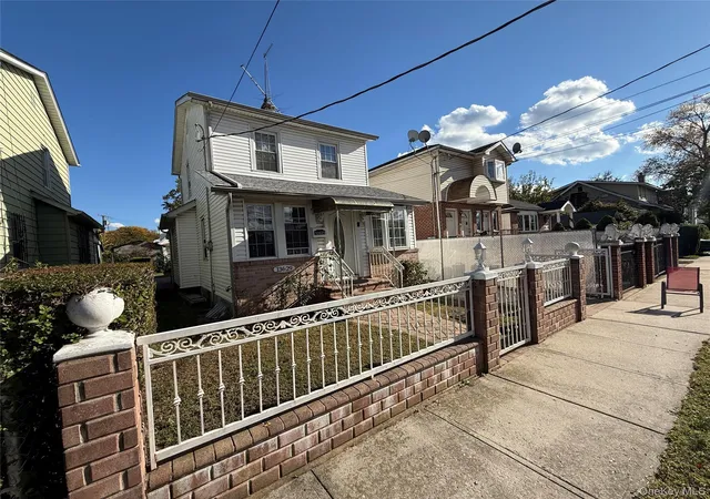 3rd image of 136-29 220Th Pl 220Th Pl, Laurelton, NY 11413 | MLS# 929603