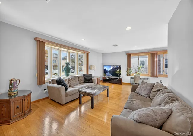 4th image of 200 Mallory Ave, Staten Island, NY 10305 | MLS# 929651