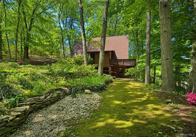 3rd image of 101 Longfellow Ln, Brookhaven, NY 11777 | MLS# 929763