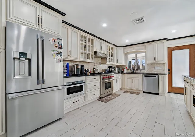 Photo 4 of Single family home for sale at 164-47 86 St, Howard Beach, NY 11414 | MLS# 929888 | Listing updated on 2026-07-09