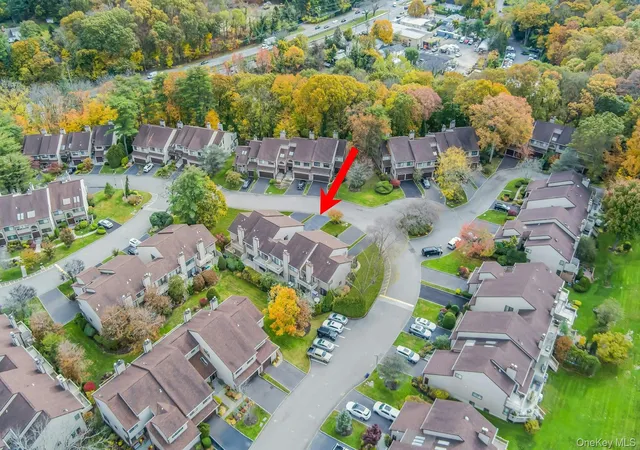 2nd image of 31 The Glen #31, Oyster Bay, NY 11545 | MLS# 930046