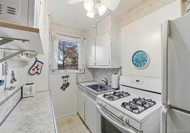 2nd image of 220-47 73Rd St, New York, NY 11364