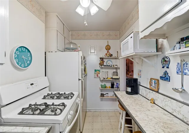 19th image of 220 47 73rd St #Upper, New York, NY 11364 | MLS# 930048
