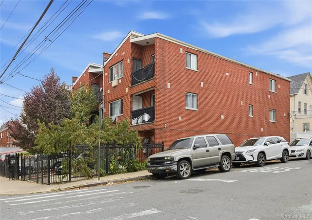 Photo 3 of Sale Pending at 4600 Bronx Blvd, Bronx, NY 10470 | MLS# 930475 | Listing updated on 2026-06-19
