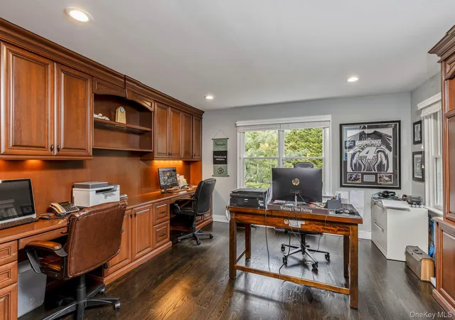 4th image of 42 Old Neck Ct, Manorville, NY 11949 | MLS# 930685
