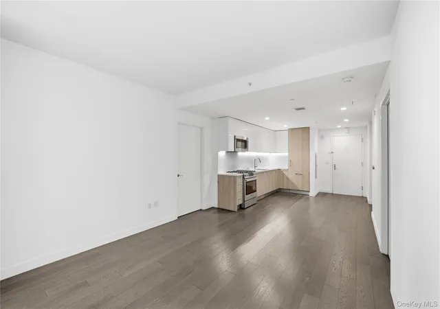 Photo 3 of Sale Pending at 131 03 40 Road Blvd #11Q, New York, NY 11354 | MLS# 930694 | Listing updated on 2026-08-06