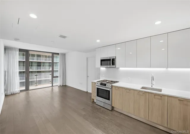 Photo 4 of Sale Pending at 131-03 40 Road Blvd #11Q, New York, NY 11354 | MLS# 930694 | Listing updated on 2026-08-06