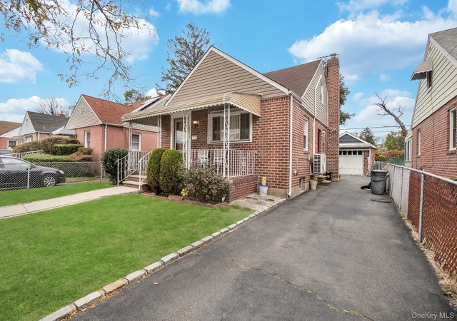 3rd image of 21827 130Th Ave, Springfield Gardens, NY 11413 | MLS# 930732