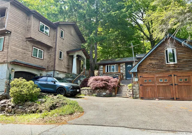 Homes for sale in Greenwood Lake, NY | 17 Seneca Hl, Greenwood Lake, NY 10925 | MLS# 930854